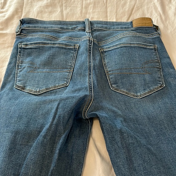 American Eagle medium wash jeans. Size 6 regular - Picture 8 of 8